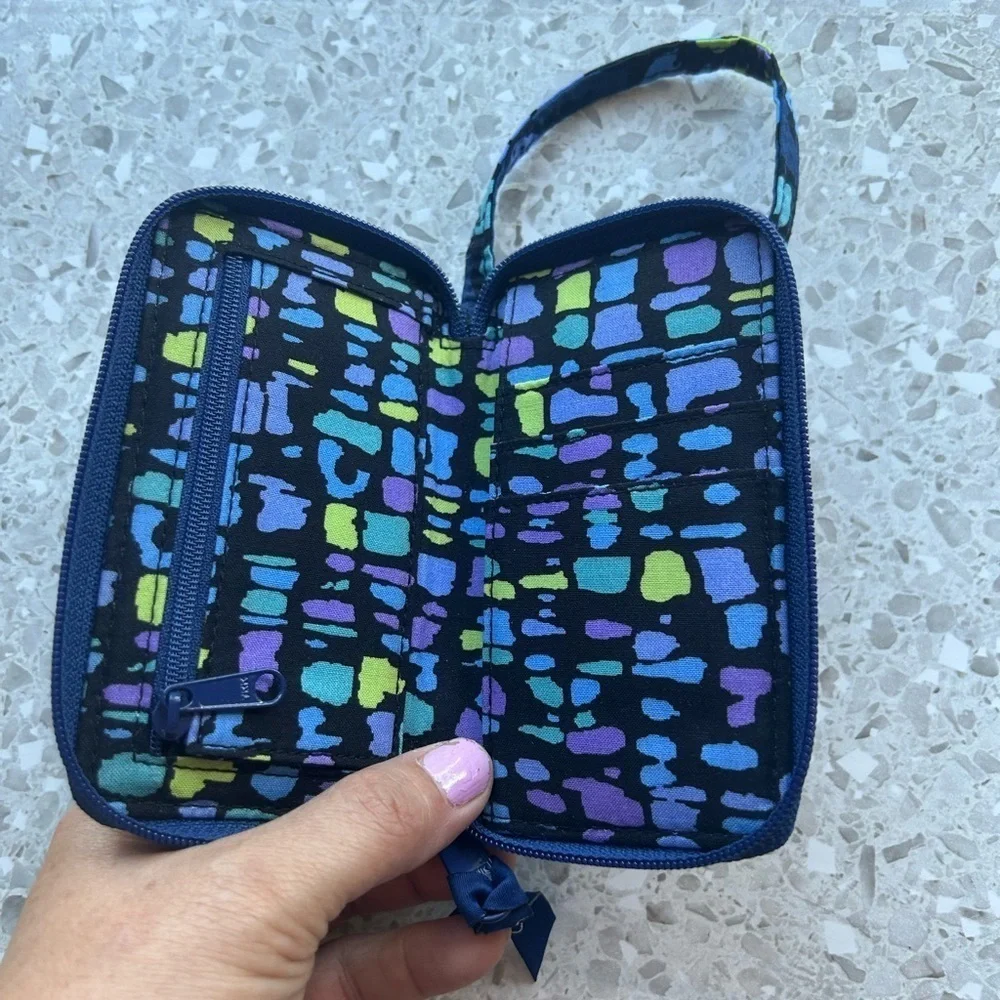 Vera Bradley excellent vibrant